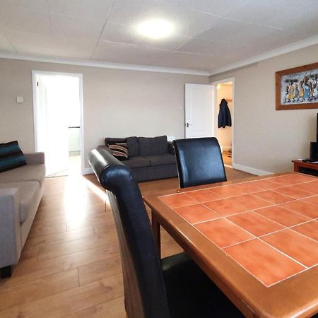 Wentworth Apartment With 2 Bedrooms, Superfast Wi-Fi And Parking Sittingbourne Kültér fotó