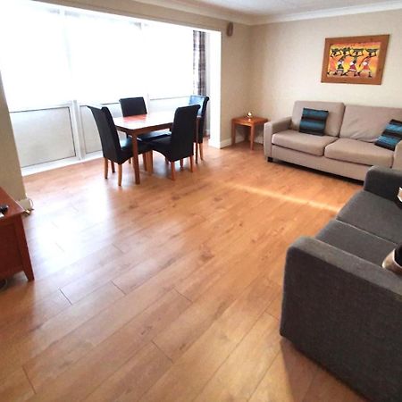 Wentworth Apartment With 2 Bedrooms, Superfast Wi-Fi And Parking Sittingbourne Kültér fotó