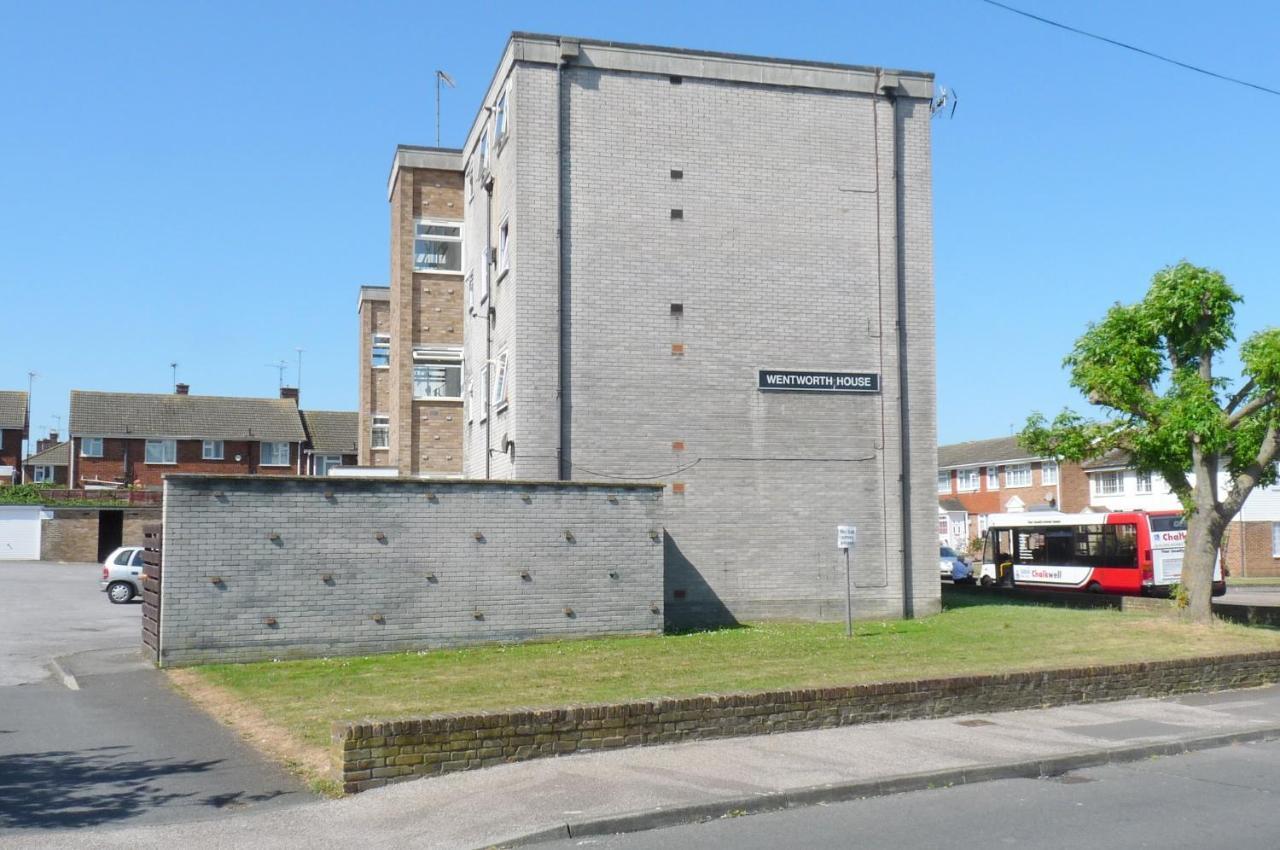 Wentworth Apartment With 2 Bedrooms, Superfast Wi-Fi And Parking Sittingbourne Kültér fotó