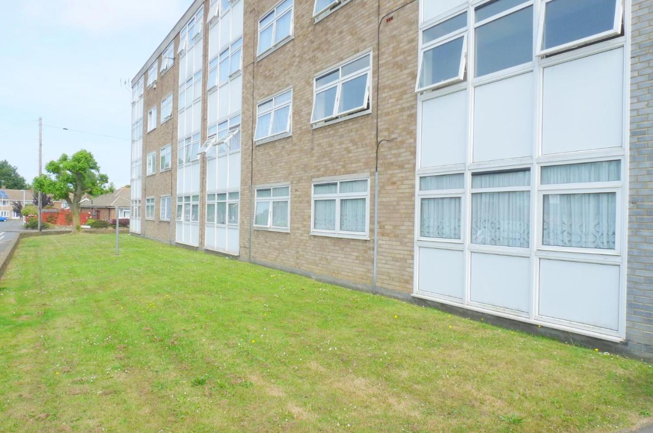 Wentworth Apartment With 2 Bedrooms, Superfast Wi-Fi And Parking Sittingbourne Kültér fotó