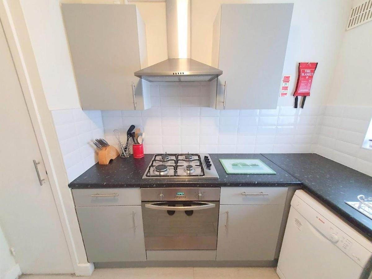 Wentworth Apartment With 2 Bedrooms, Superfast Wi-Fi And Parking Sittingbourne Kültér fotó