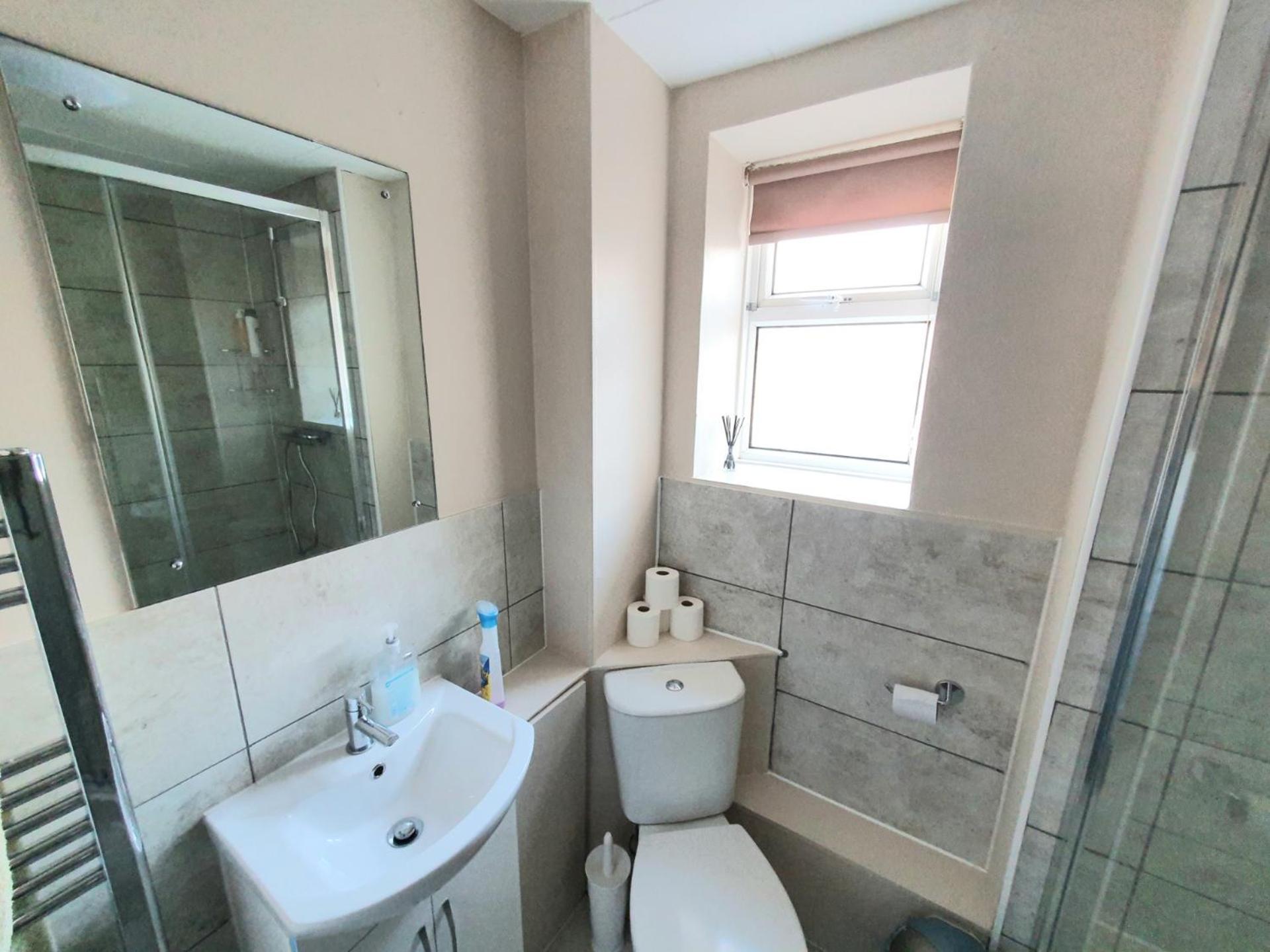 Wentworth Apartment With 2 Bedrooms, Superfast Wi-Fi And Parking Sittingbourne Kültér fotó
